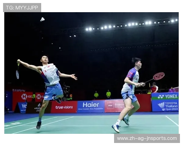 羽毛球教拿球方式